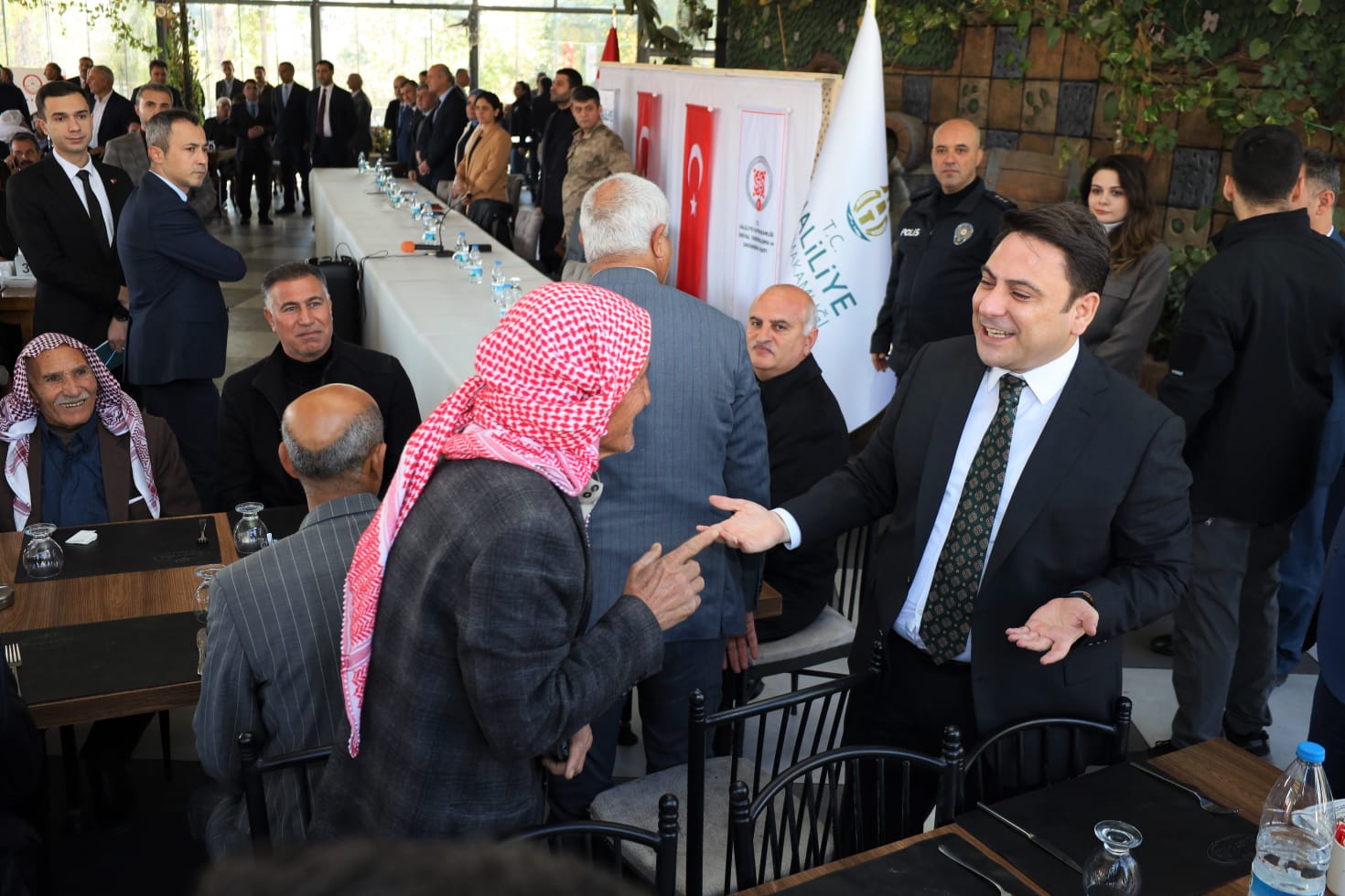 Haliliye Kaymakamı Dr. Muhammed Serkan ŞAHİN Muhtarla Beraber