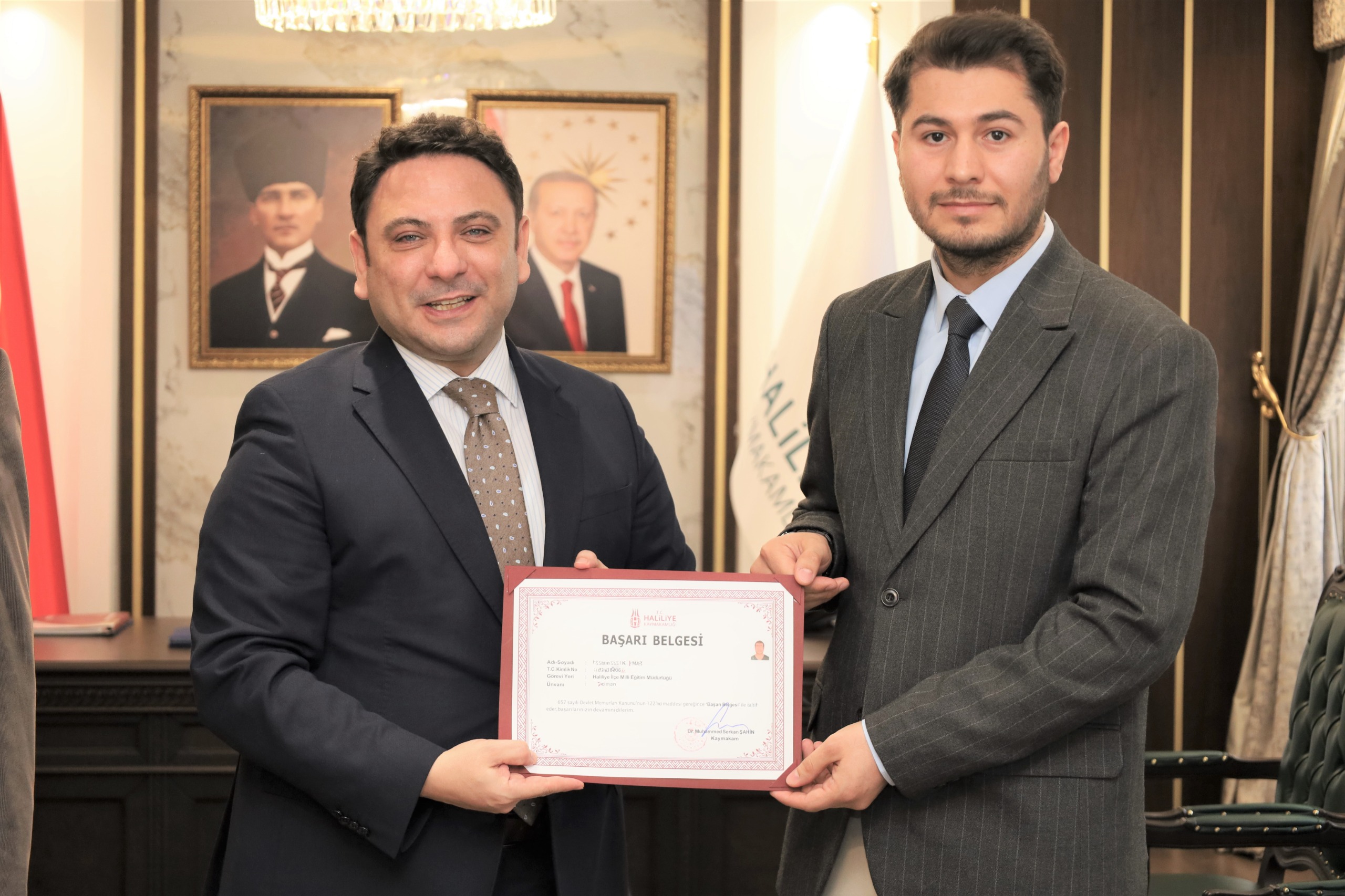 Kaymakam Şahin'den Müdür Yardımcısı İncik'e Başarı Belgesi