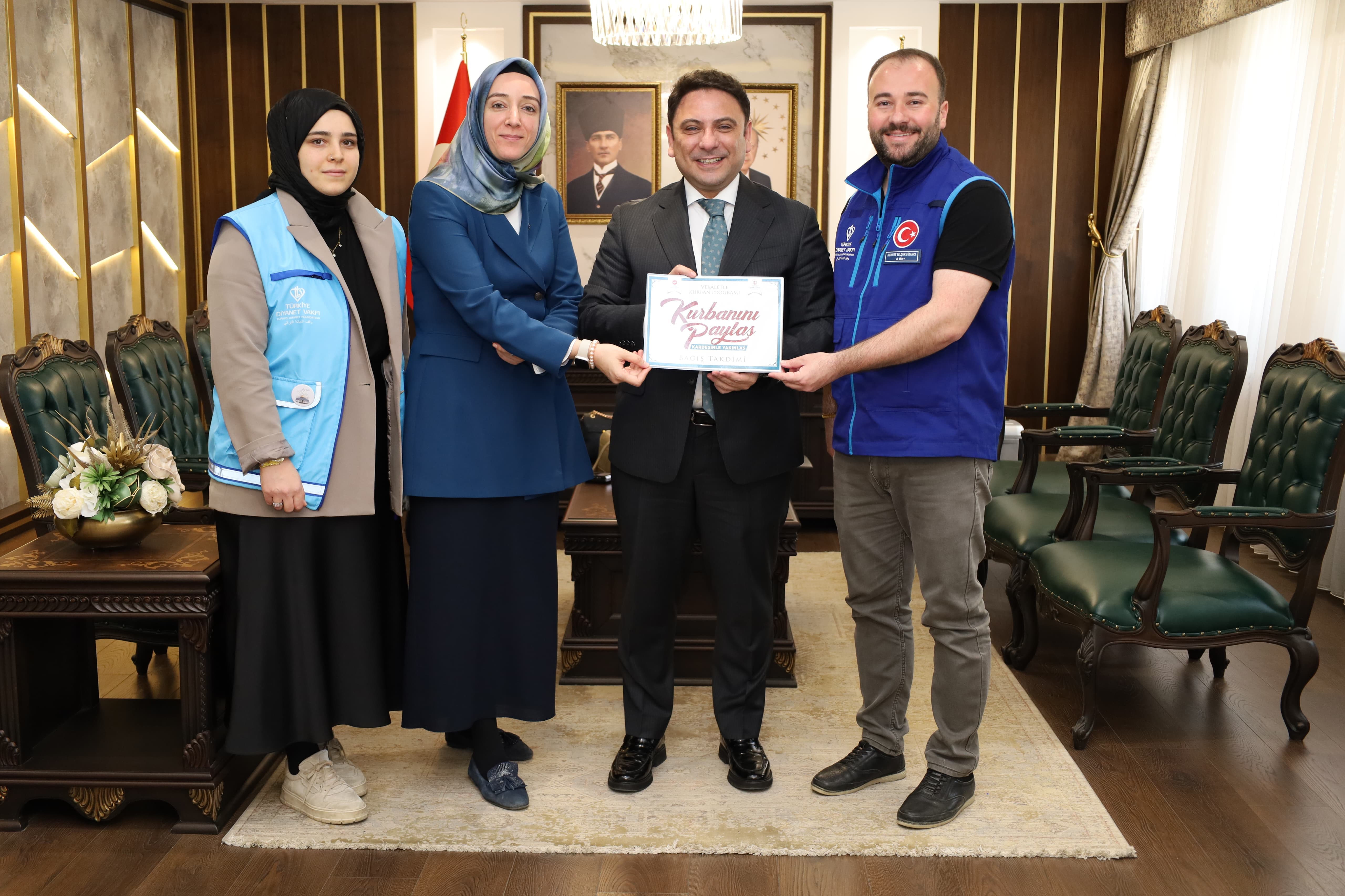 Urfa'da İlk Kurban Bağışı Kaymakam Şahin'den