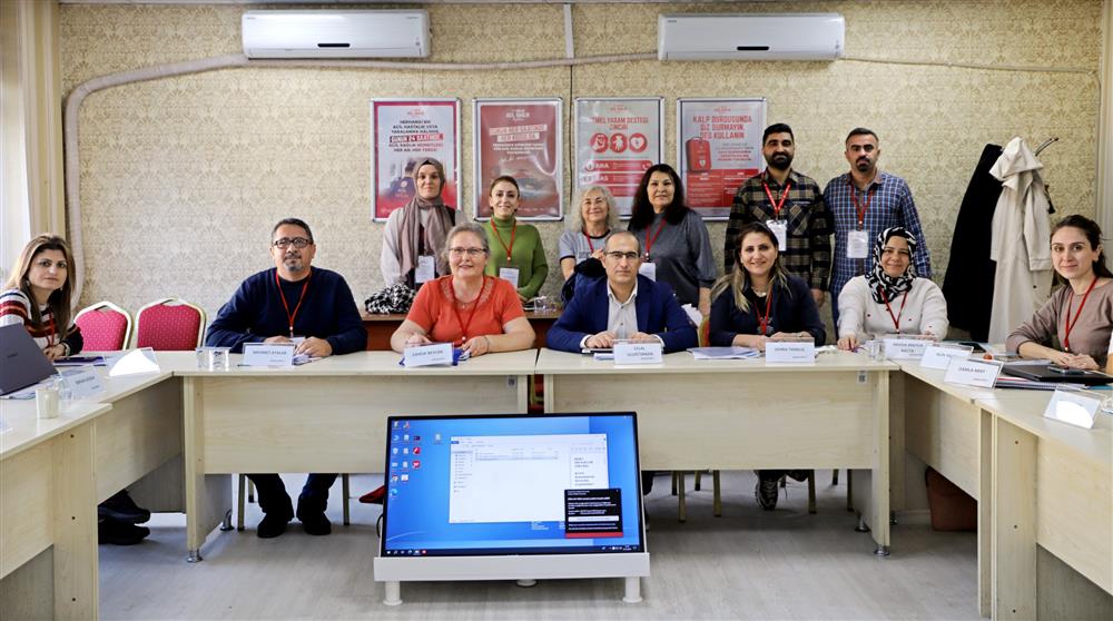 Şanlıurfa’da ilk kez düzenlenen ve Bakanlık koordinasyonunda yürütülen ilk yardım eğitici eğitimi gerçekleşti.